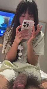 露脸给男友回消息的女大无套内射有完整版有全套